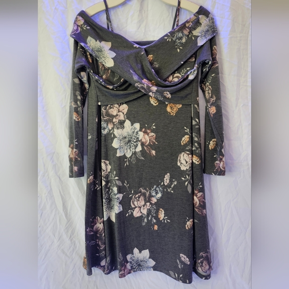 Altar'd State Dresses & Skirts - Altar'd State Floral Long Sleeve Dress Gray and Pink Size Large